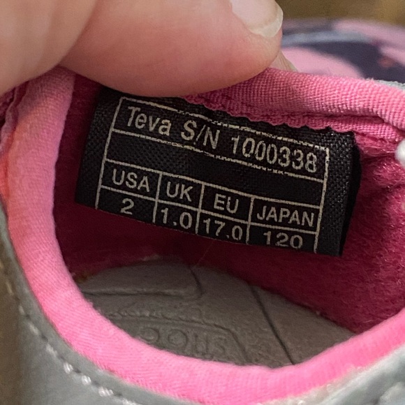 TEVA Manatee Shoes Size 2 - Picture 8 of 8